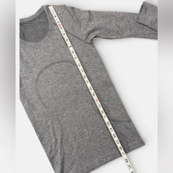 lululemon athletica Gray Long Sleeve Tee Size 4 - Picture 6 of 6